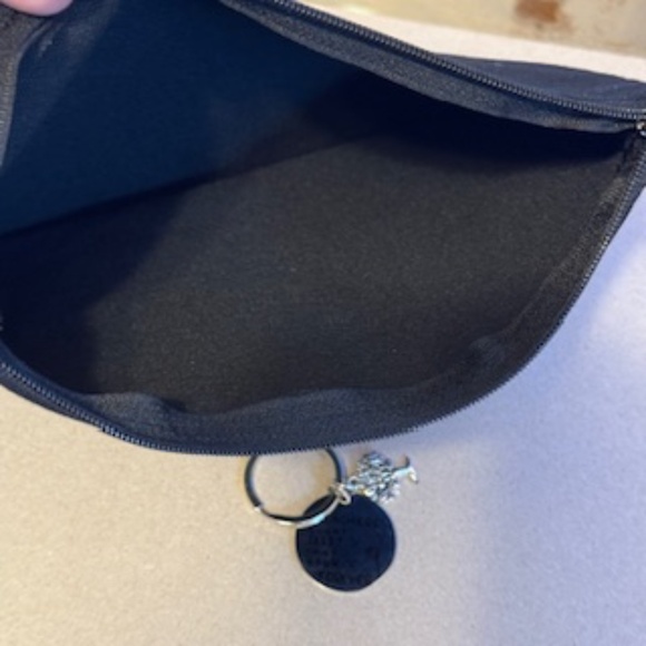 Teach zip pouch & keychain - Picture 4 of 4